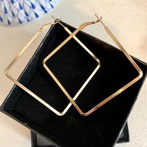 *New* Gold Square Hoops